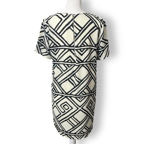 Everly Size M Shift Dress Short Sleeve Cream Black Art Deco Pattern Knee Length - Picture 3 of 9